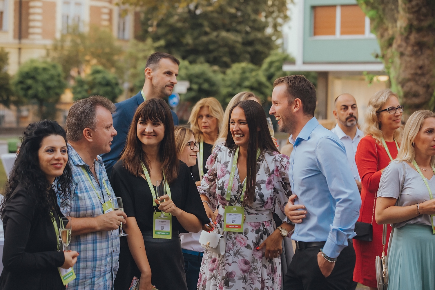 conventa-trade-show-people-at-business-meeting